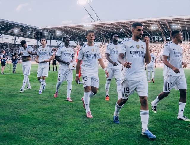 开云体育官方网-落后巴萨4分!皇马更衣室几乎绝望:翻盘希望渺茫 想要换帅